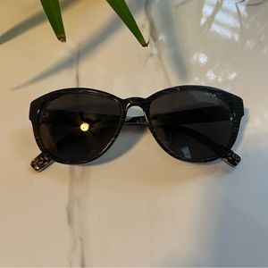 ‼️donating tomorrow‼️ Vera Bradley Barcelona Sunglasses